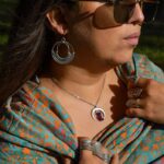 Celtiana | Colar Luma - Colar em forma de lua com cristais Ametista, Labradorite ou Obsidiana Negra e níquel free (sem níquel)