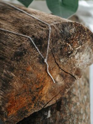 Celtiana | Colar Aziliz - Colar em Prata 925 sem Níquel com banho de Ródio e pendente serpente