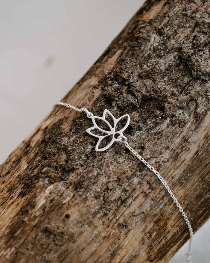 Pulseira em Prata 925 sem Níquel em forma de Flor de Lótus - Celtiana | Pulseira Aherne