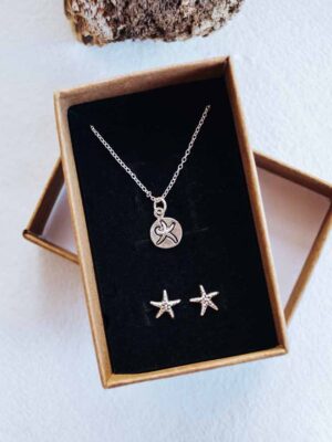 Conjunto de Colar e Brincos com a forma de Estrelas do Mar em Prata 925 sem Níquel - Celtiana | Pack Blaine