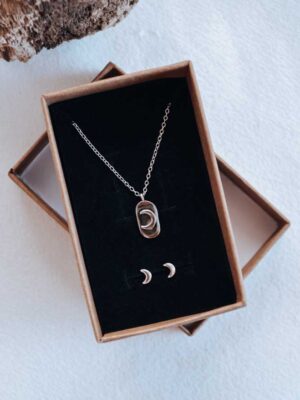 Conjunto de Colar e Brincos com a forma de Lua em Prata 925 sem Níquel - Celtiana | Pack Aubree