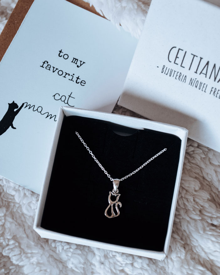 Colar Gato em Prata sem Níquel com postal e caixa de presente - Pack Cat Mama 2 | Celtiana