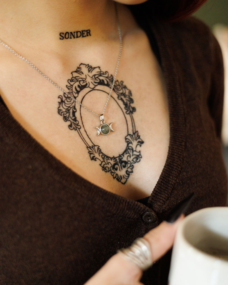 Colar em aço inoxidável com pendente duas luas e cristal labradorite - Colar Elunara | Celtiana