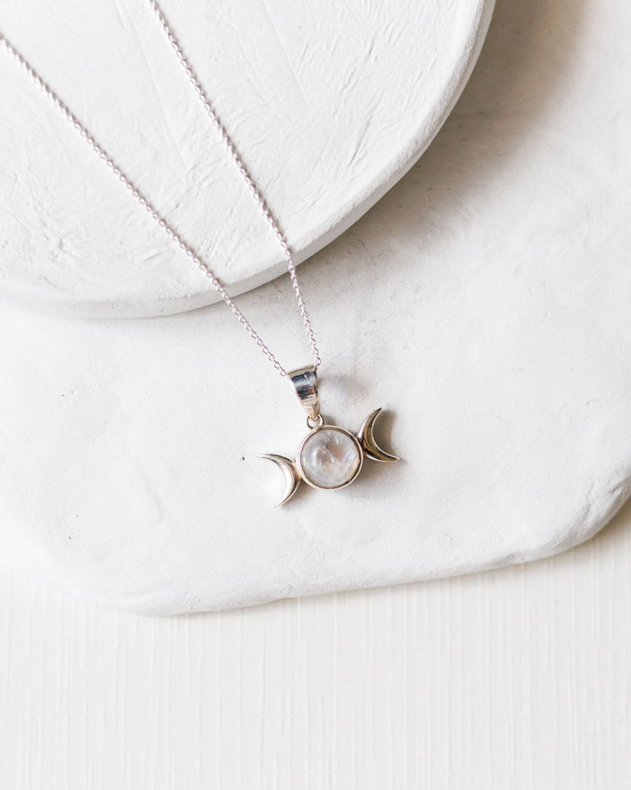 Colar luas em Prata 925 com Cristal Pedra da Lua - Colar Elunara | Celtiana